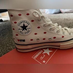 CONVERSE WHITE VALENTINES DAY